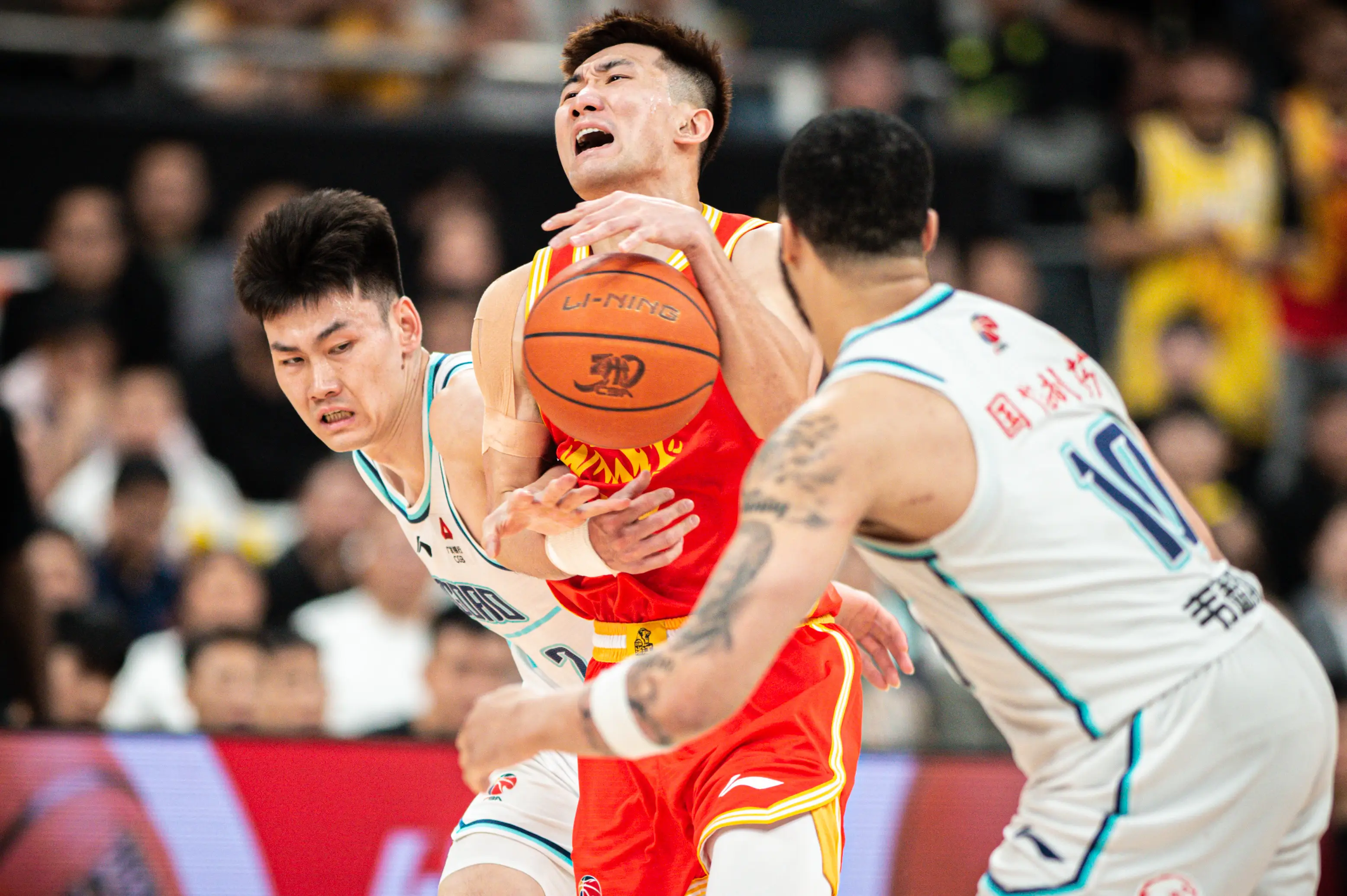 英雄联盟官网直播赛前广州队备战NBA常规赛，临场应变细节曝光，信心回归，控场能力受关注的简单介绍